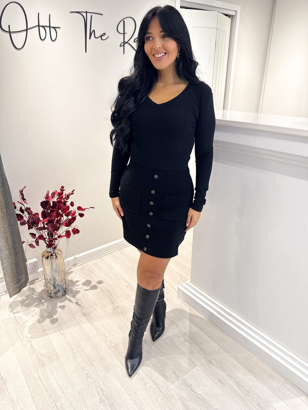 Basic Long Sleeve V Neck Top - Black