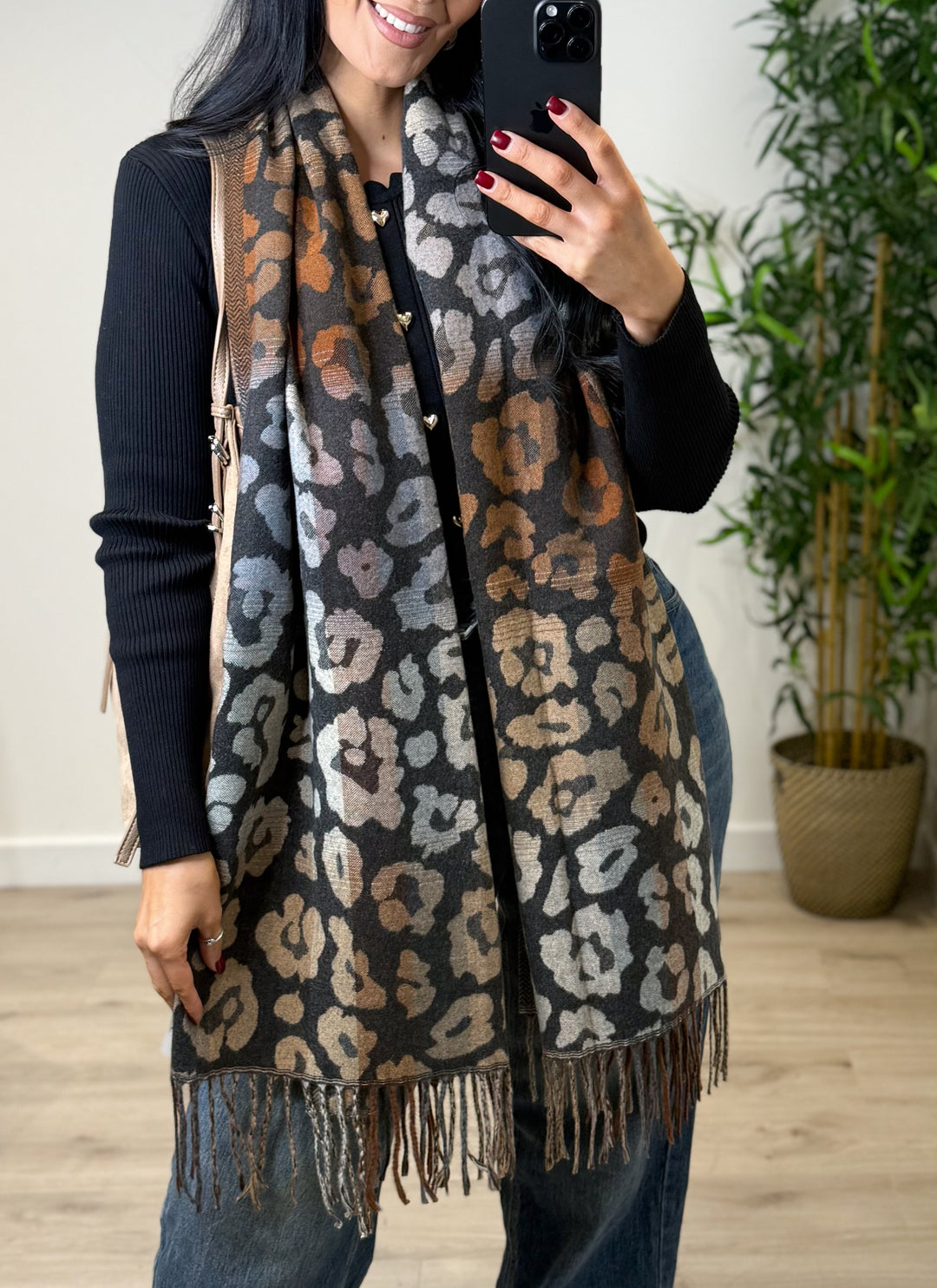 Aspen Leopard Scarf - Black